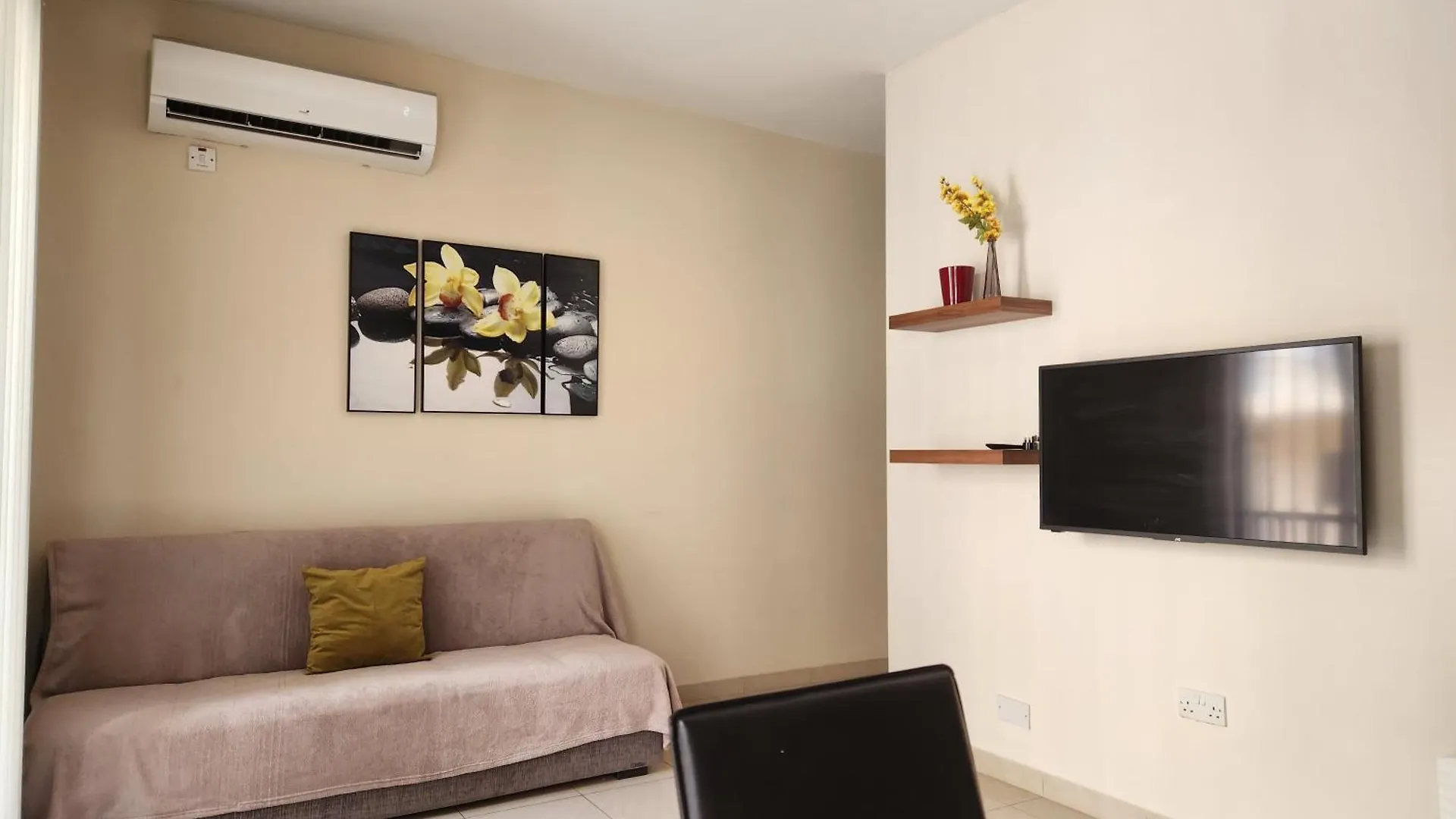 Sea Views Apartment-Wifi-Sleep 5 Marsaskala